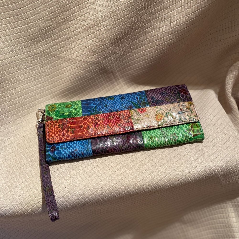 Hato Hasi women bifold leather wallet, multi-color